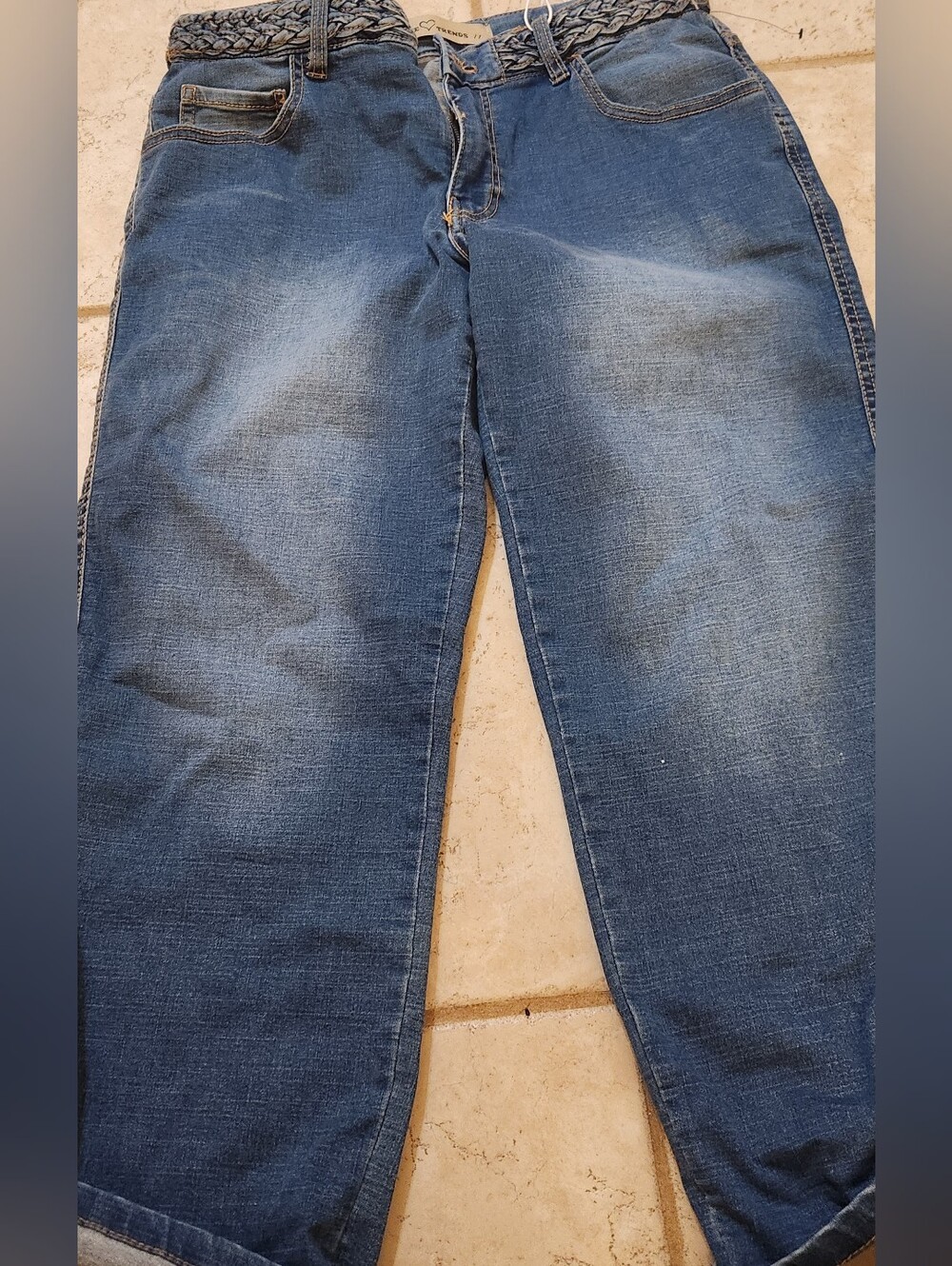 NWT Love Trend Capris